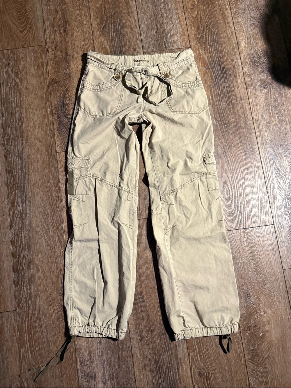 Vintage Y2K Unionbay Low Rise Khaki Cargo Parachute Pants (Size 7)